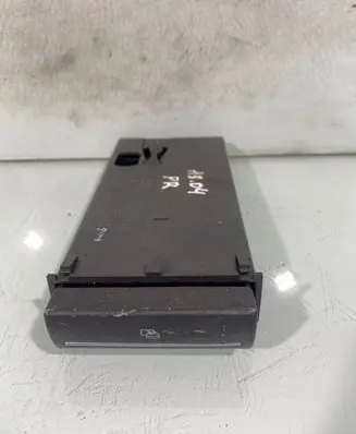 Audi A3 S3 8P Dashboard storage box/compartment 8p0941561