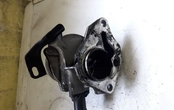 Nissan Qashqai Vacuum pump