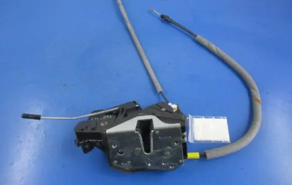 BMW X3 E83 Front door lock