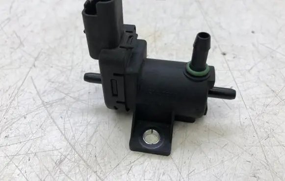 Citroen DS5 Turbo solenoid valve 9665558580