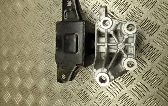 Engine mount bracket