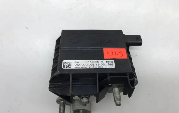 Mercedes-Benz C W205 Battery relay fuse A0009061505 1110055 2112160638
