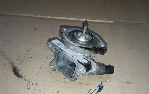 Thermostat/thermostat housing
