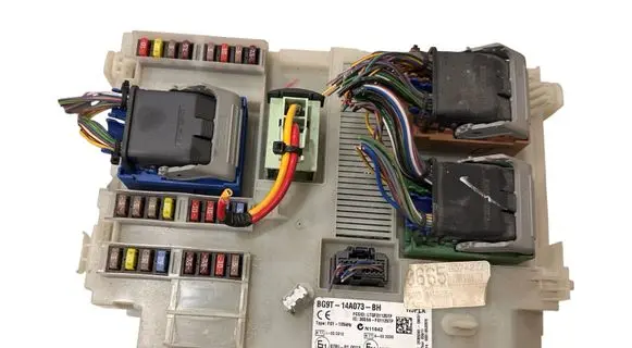 Ford Mondeo MK IV Fuse module BG9T14A073BH 116RA000084 LTQF01125TP