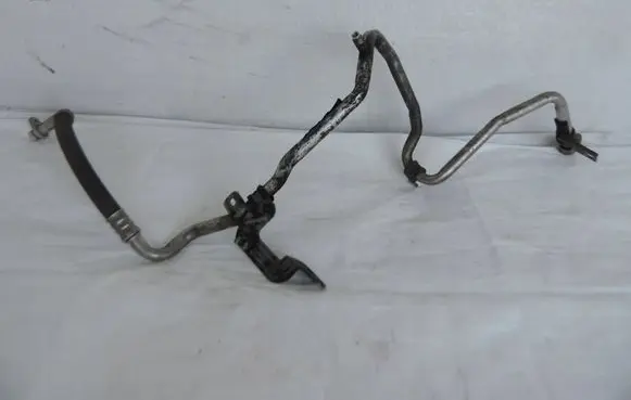 Opel Vivaro Air conditioning (A/C) pipe/hose 93868381