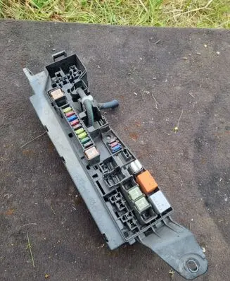 Toyota Corolla Verso E121 Fuse module