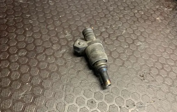 BMW 3 E46 Fuel injector 1427240