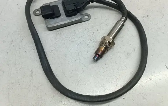 Mercedes-Benz ML W166 Lambda probe sensor A0009051612 0009051612