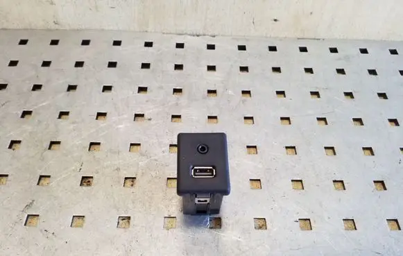 Opel Zafira C AUX in-socket connector P20868798