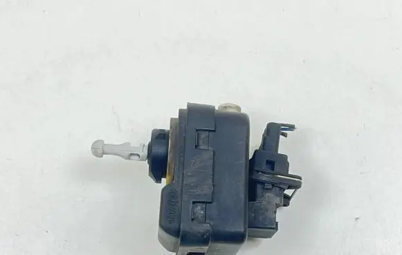 Nissan Note (E11) Headlight level adjustment motor 89028944