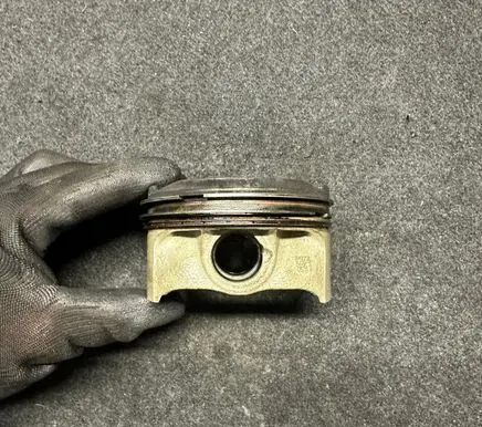 BMW 5 F10 F11 Piston 7617547 7613626