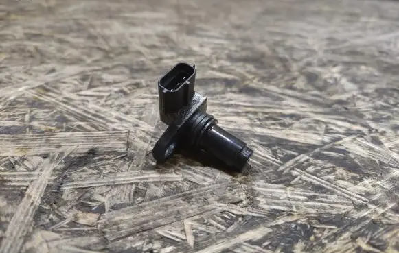 Jaguar XJL Camshaft position sensor 6G9N12K073BB