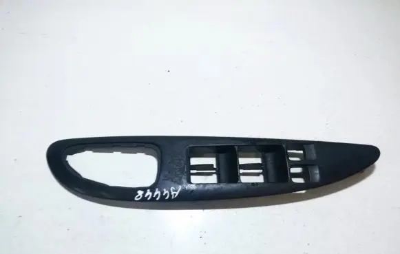 Nissan Primera Front door window switch trim 80961av660