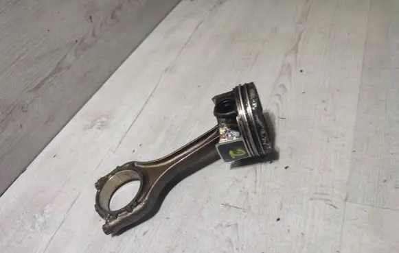 Volkswagen Touran III Piston with connecting rod 05EAB
