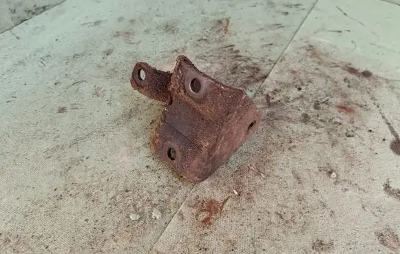 Hyundai Santa Fe Gearbox mounting bracket 3A000