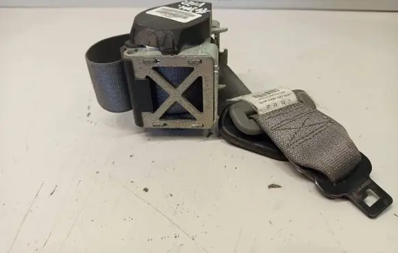 Middle seatbelt (rear)
