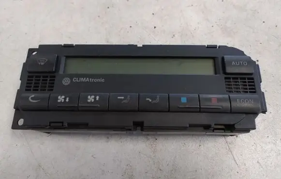 Volkswagen PASSAT B5.5 Climate control unit