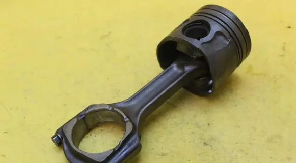 Opel Vectra C Piston with connecting rod