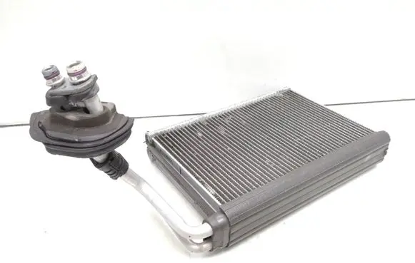 BMW 1 E81 E87 Air conditioning (A/C) radiator (interior) 