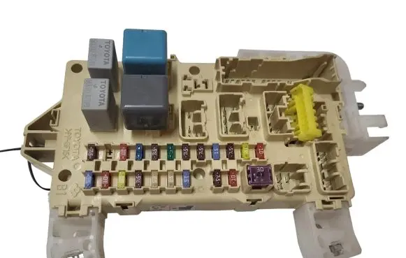 Toyota Corolla Verso E121 Fuse module 892210F030