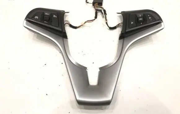 Chevrolet Cruze II Steering wheel buttons/switches 1335297513275250