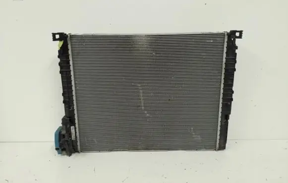 BMW 5 G30 G31 Coolant radiator 8743666
