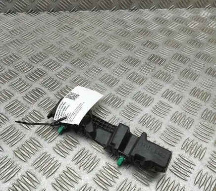 Hyundai Kona I Front bumper mounting bracket 86516J9CA0