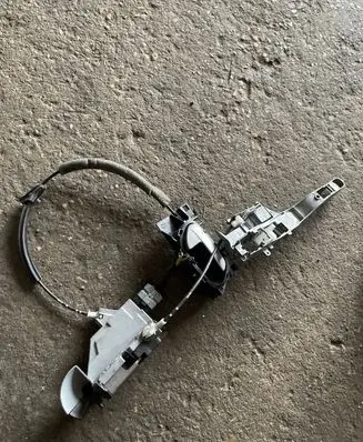 Citroen Berlingo Front door lock 828412