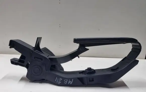 Mercedes-Benz E W211 Accelerator throttle pedal A2113000404