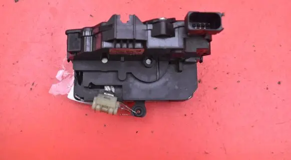Opel Corsa D Front door lock 13258271