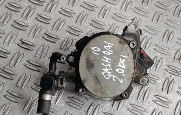 Nissan Qashqai Vacuum pump 8200845984