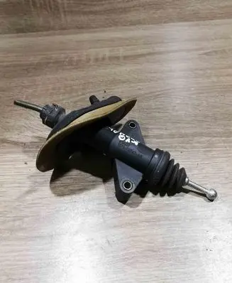 Ford Mondeo Mk III Clutch master cylinder 1S717A543AB
