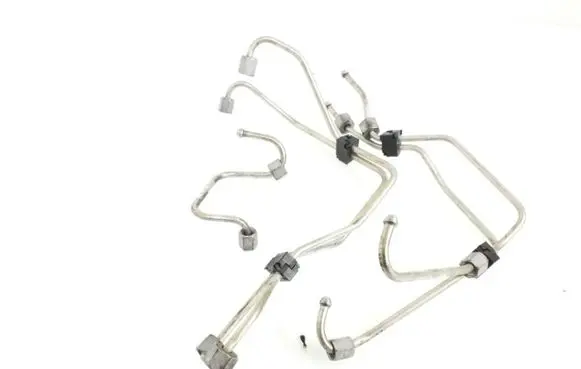 Volvo V50 Fuel injector supply line/pipe 