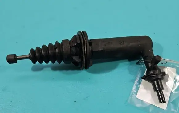 Clutch slave cylinder