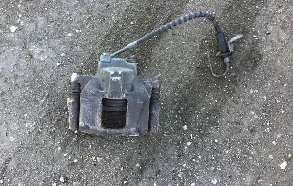 Dodge Grand Caravan Front brake caliper 16018401
