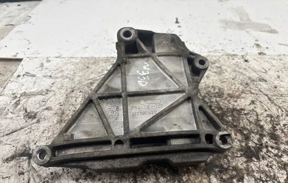 Volkswagen Touareg I Generator/alternator bracket 070903143C