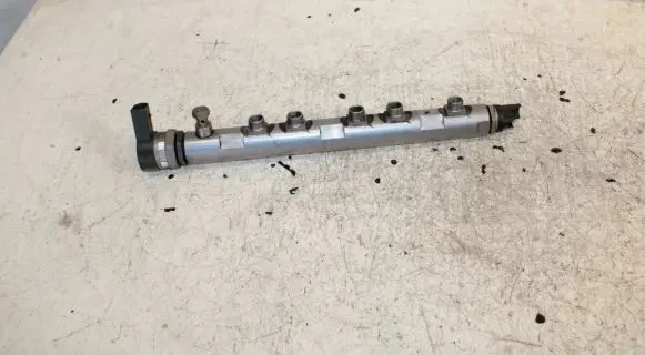 BMW 5 E60 E61 Fuel main line pipe 7809129 0445214184