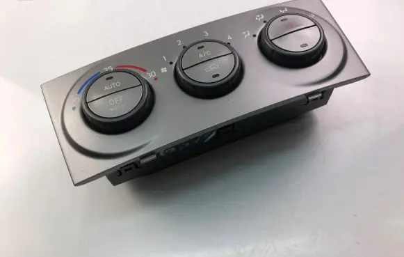 Subaru Forester SG Interior fan control switch 72311SA010