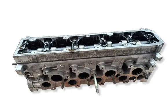 Peugeot 307 Engine head 9634963010