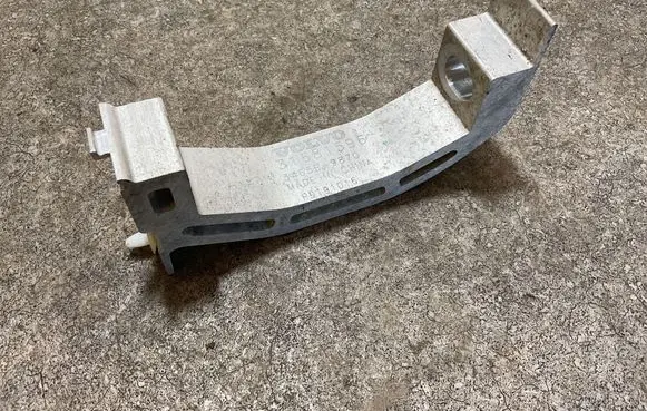 Volvo XC40 Engine mounting bracket 31681596 3465B9870 P9191016