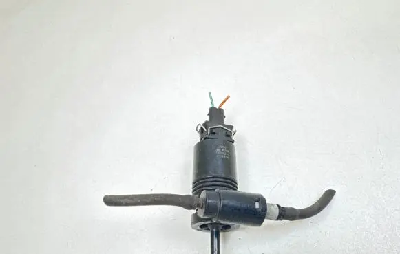 Nissan Note (E11) Windscreen/windshield washer pump 30097 016936