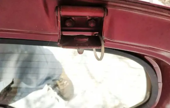 Suzuki Liana Tailgate/trunk/boot hinge