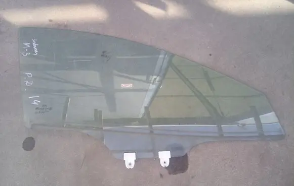 Mazda 3 III Front door window glass four-door