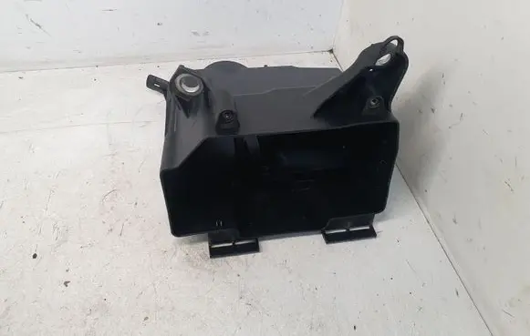 Mercedes-Benz E W211 Other engine bay part A2135400124