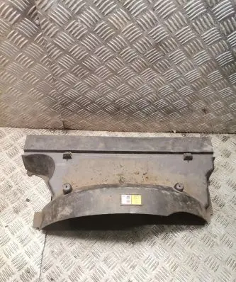 Land Rover Discovery 3 - LR3 Radiator trim pgk500085