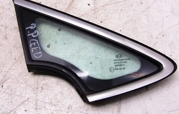 KIA Ceed Front triangle window/glass 