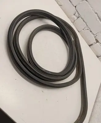 Iveco Daily 35.8 - 9 Rubber seal front coupe door 