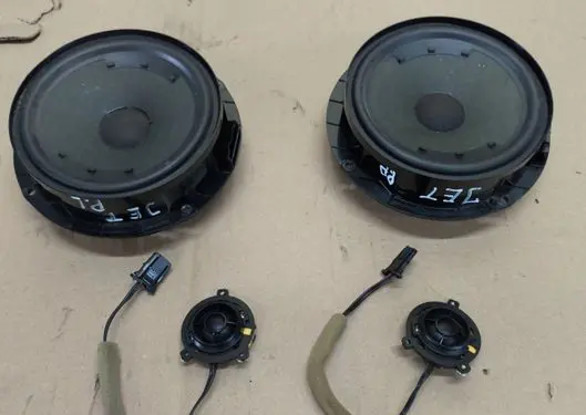 Volkswagen Jetta VI Front door speaker