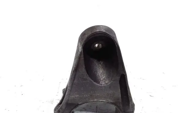 Volkswagen Touareg II Engine mounting bracket 7L8199307K