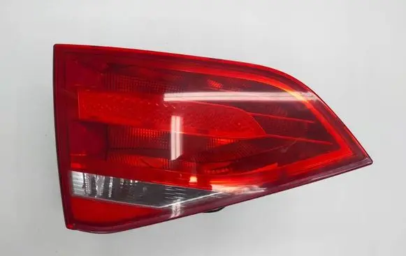 Tailgate rear/tail lights